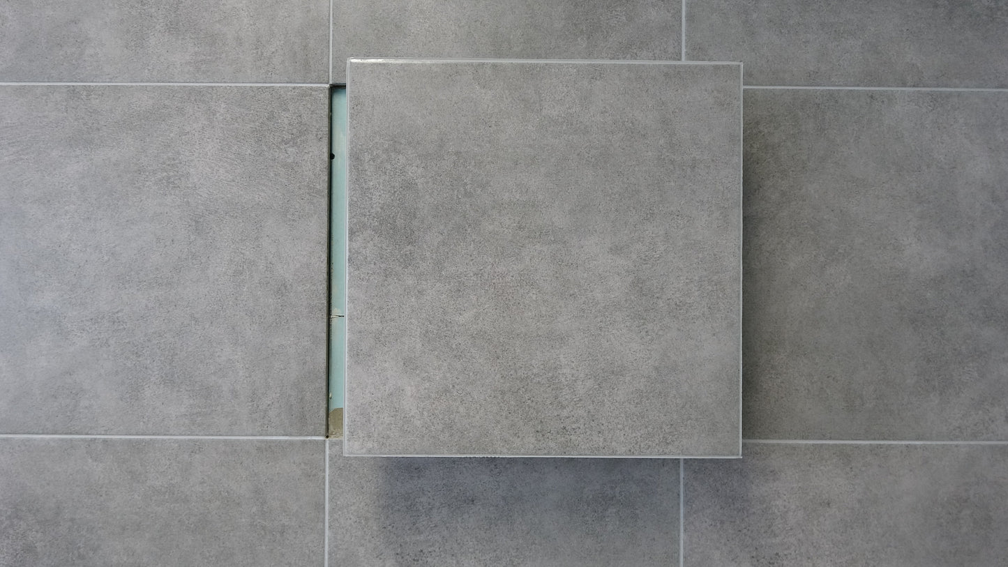 Concealed wall hatch for tiles with push-up door